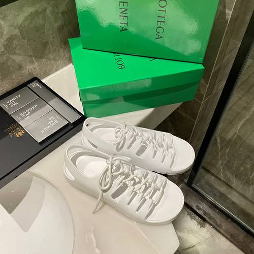 Picture of Bottega Veneta Shoes Women _SKUfw117478588fw